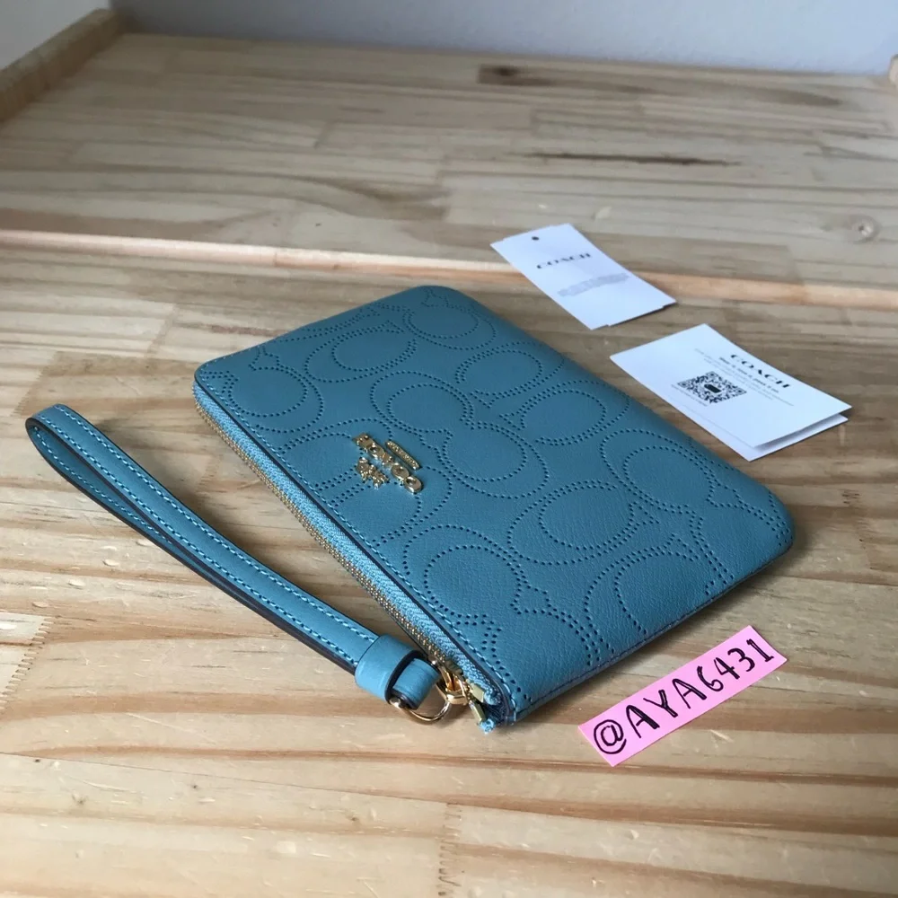 Coach Wristlet🎈🎈